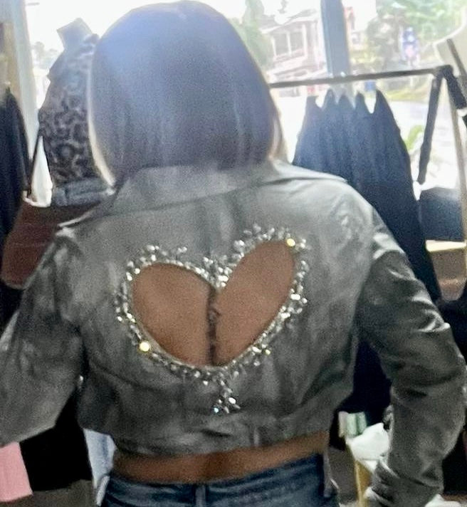 Blusa Denim con Corazón en Pedrería image 4