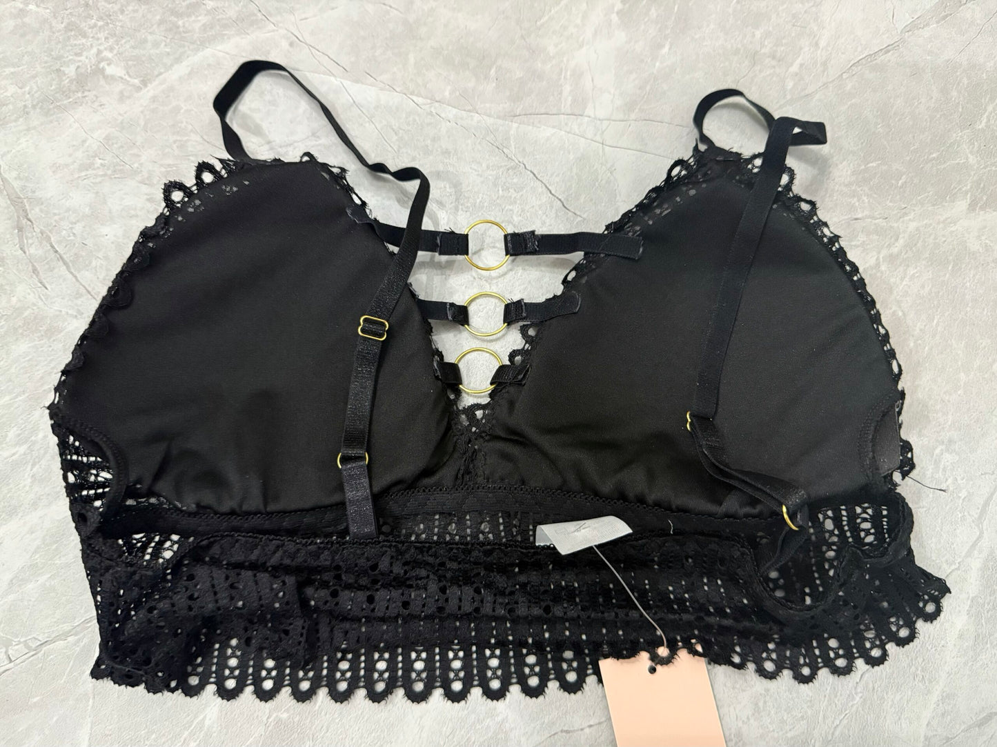 Bralette de Encaje con Detalles Elegantes
image 5
