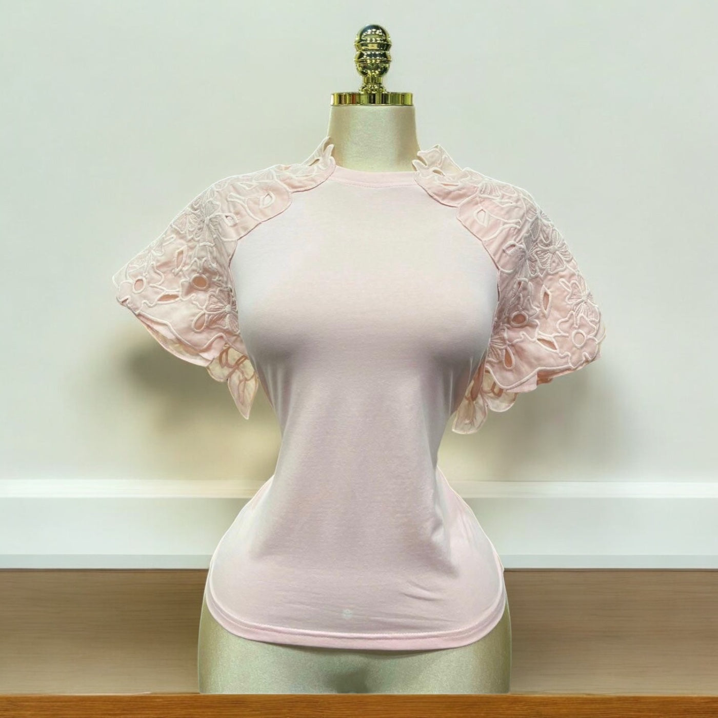 Blusa Rosa con Mangas Bordadas