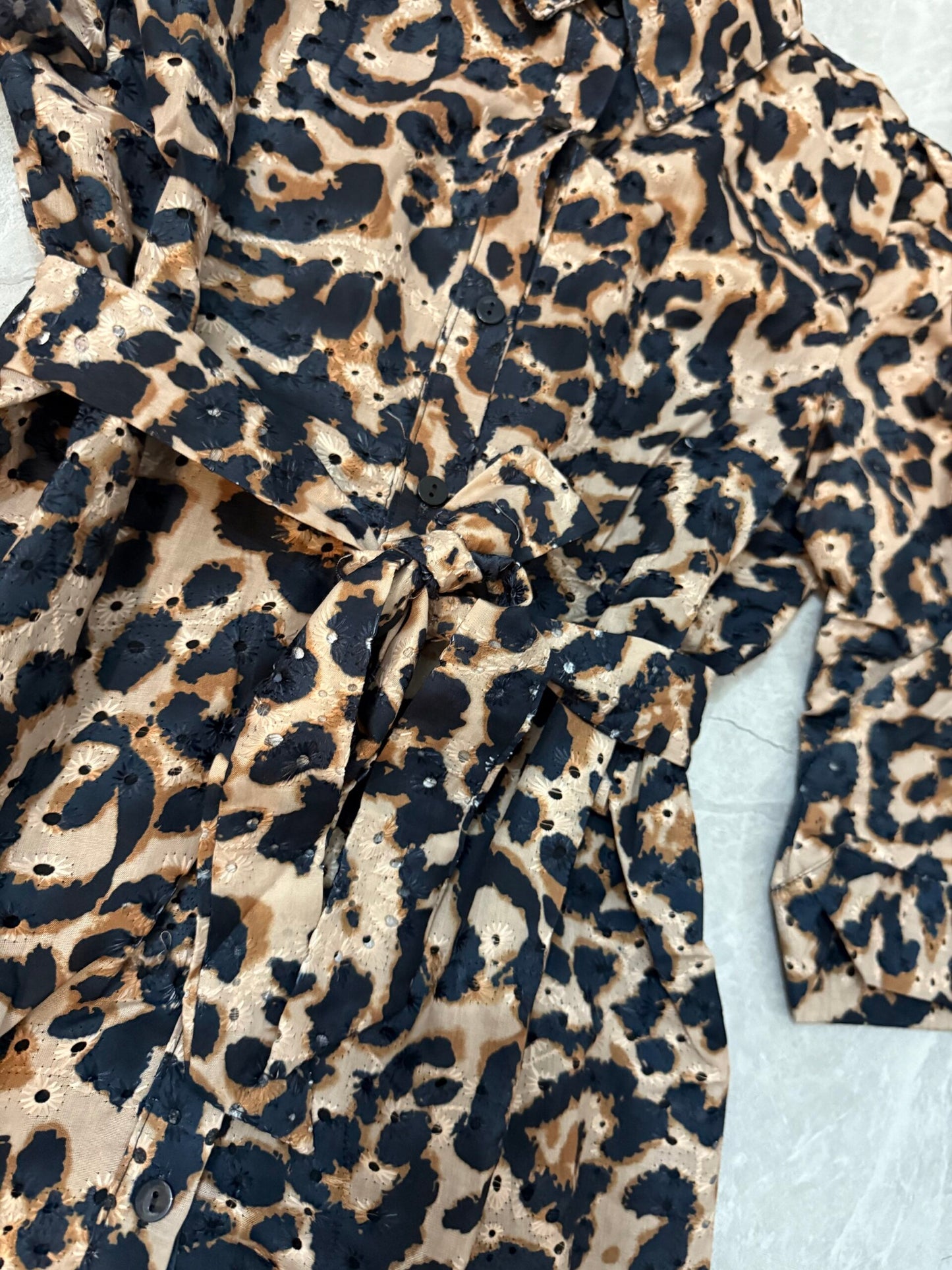 Blusa Animal Print con Cinturón image 4