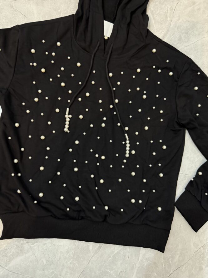 Hoodie Negra Plus Size con Perlas