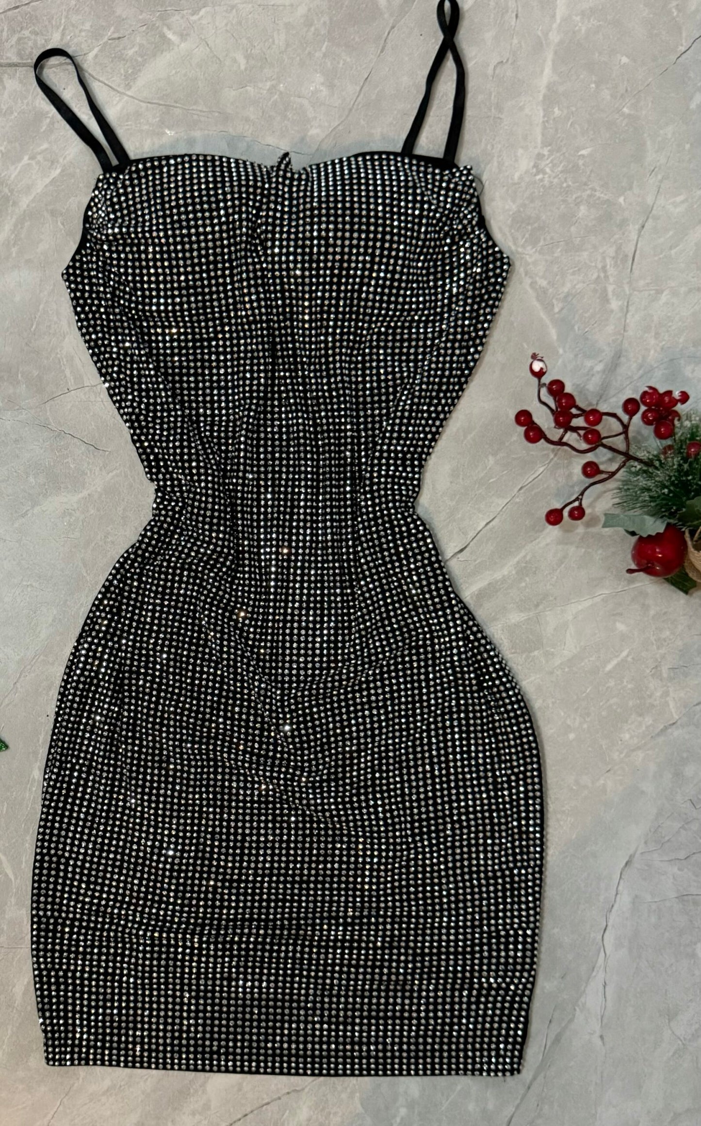 Vestido Negro con Detalles Brillantes