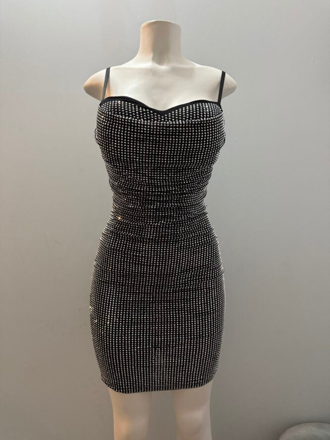 Vestido Negro con Detalles Brillantes