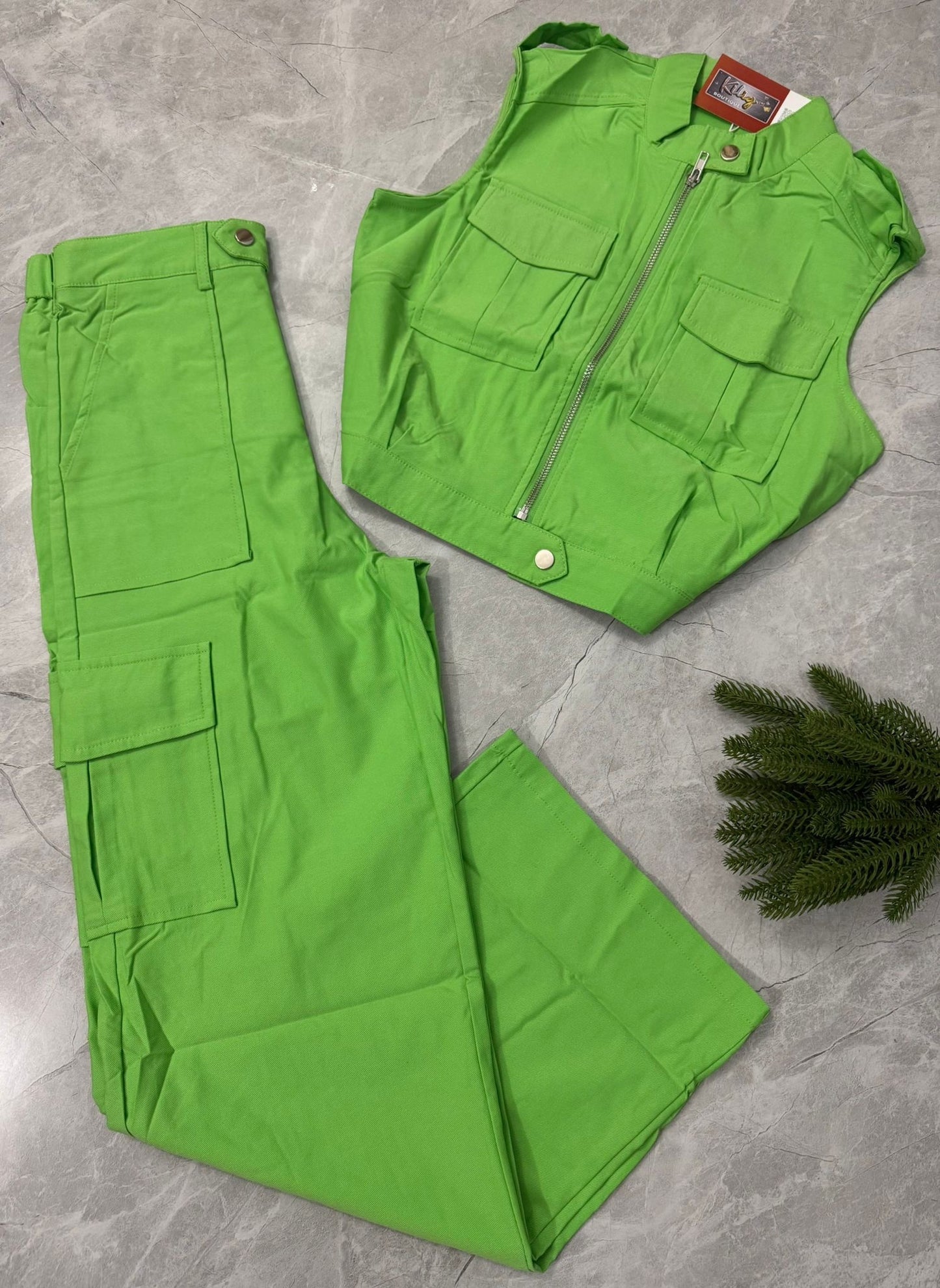 Cargo - Elegancia en un Look Moderno image 0
