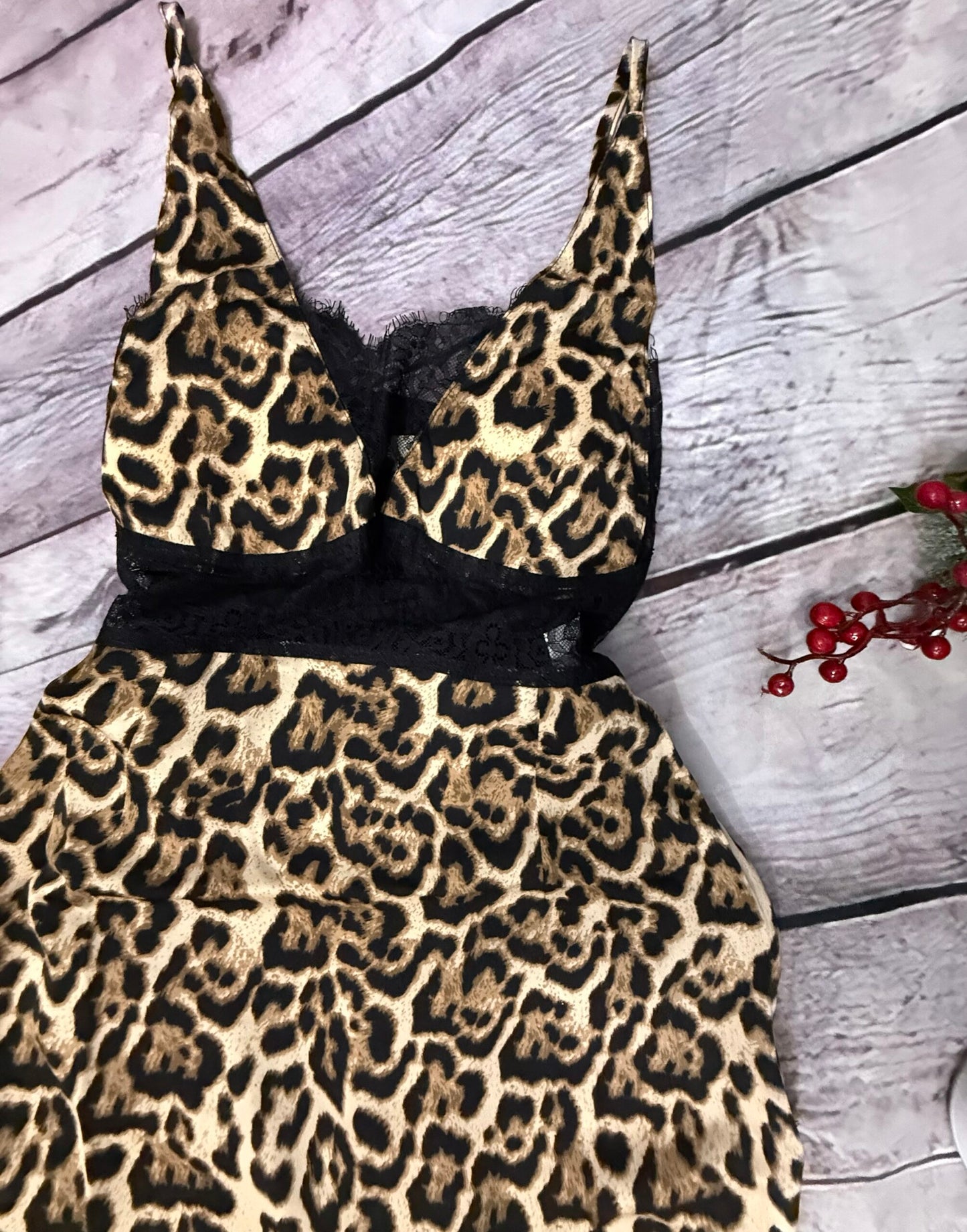 Vestido Animal Print con Encaje - Un Look Audaz y Elegante image 3