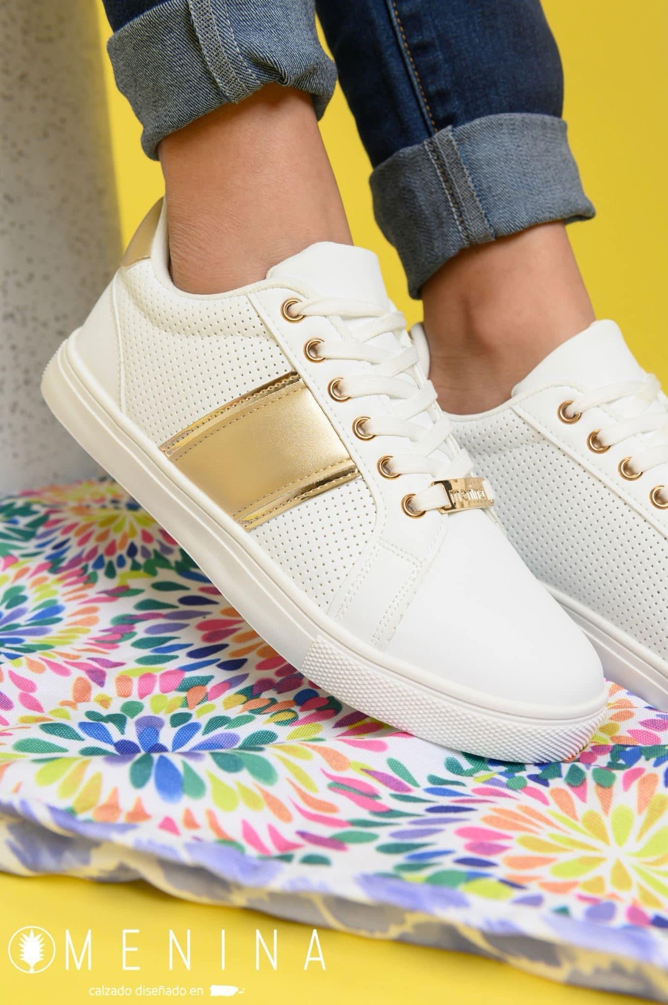 Tenis Blancos con Detalles Dorados - 5 image
