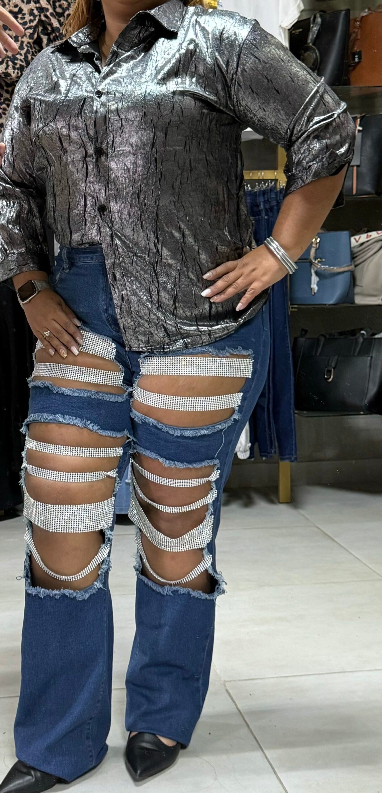 Mahón Plus con Aberturas y Detalles Brillantes – Glamour image 1