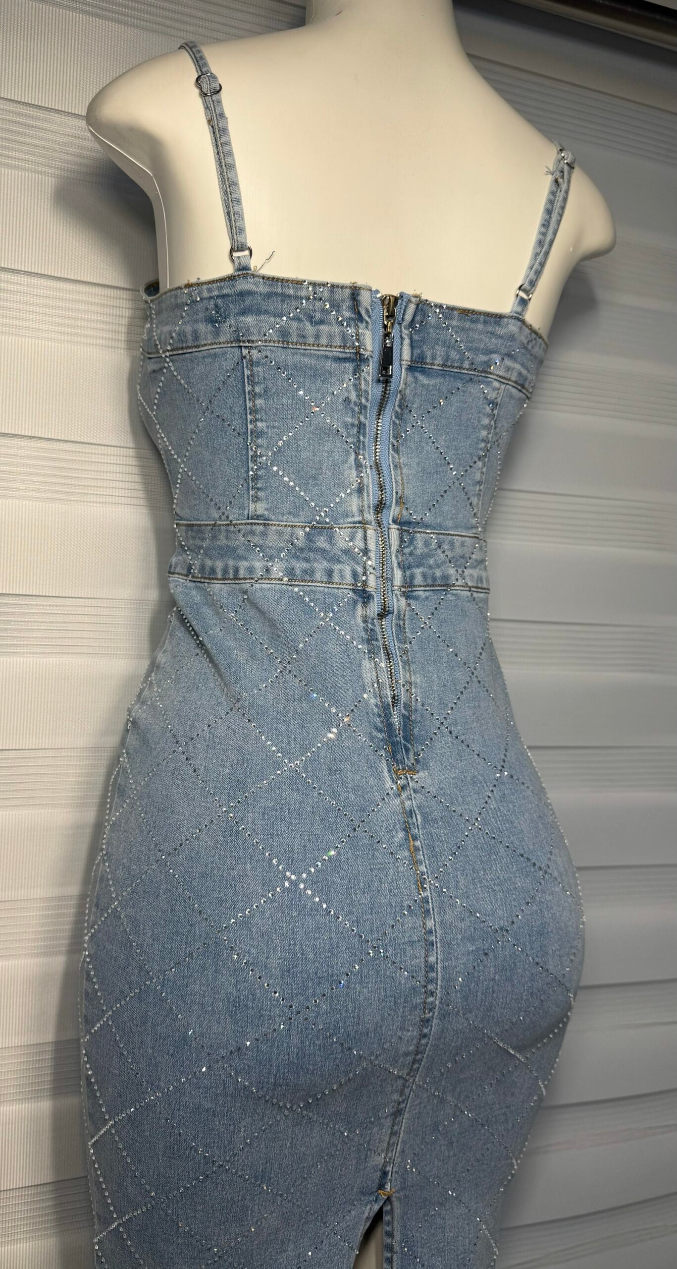 Vestido de Mahón con Pedrería - Elegancia y Brillo image 5