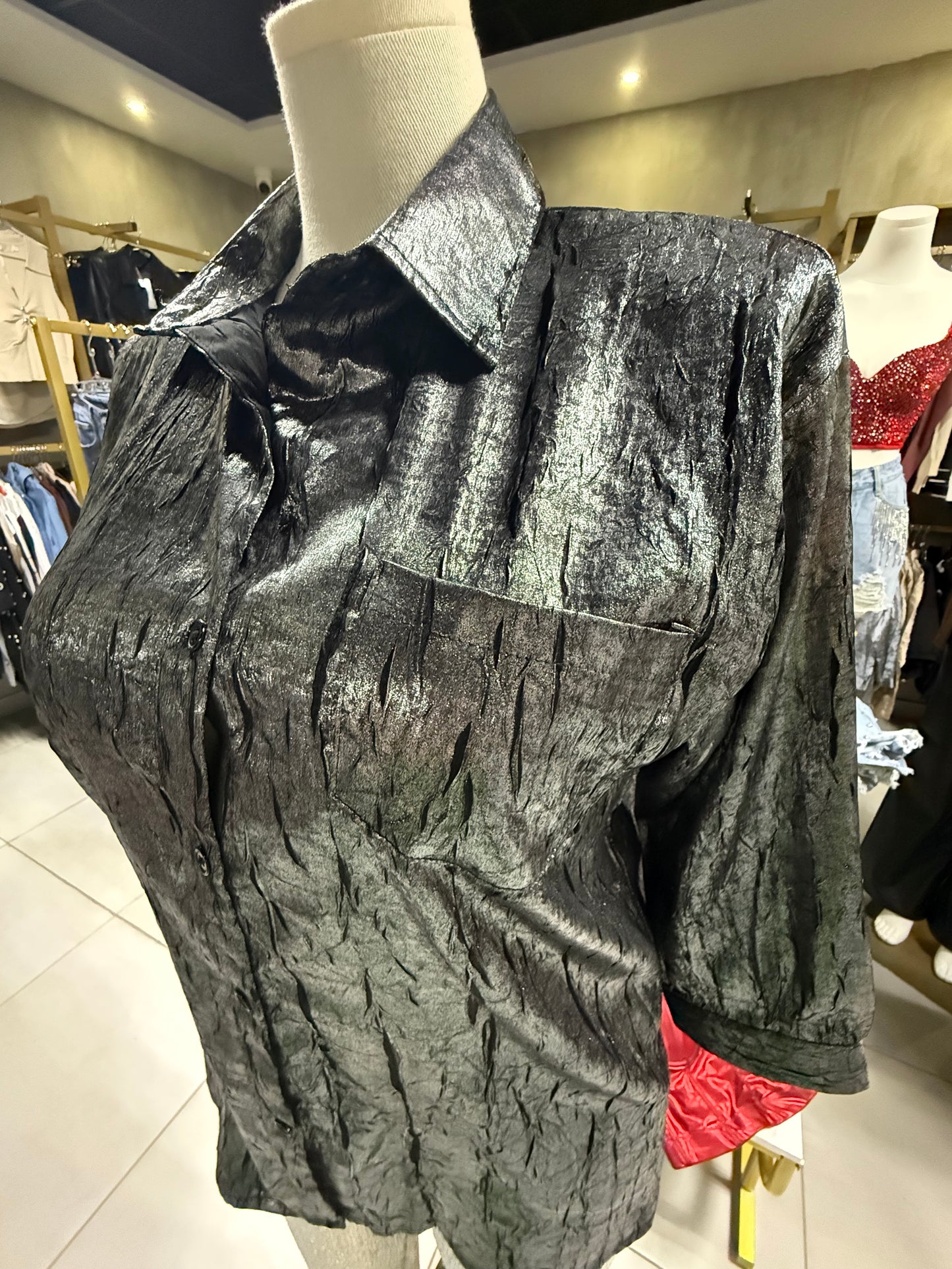 Blusa Metálica Gris Plus Size con Estilo Moderno