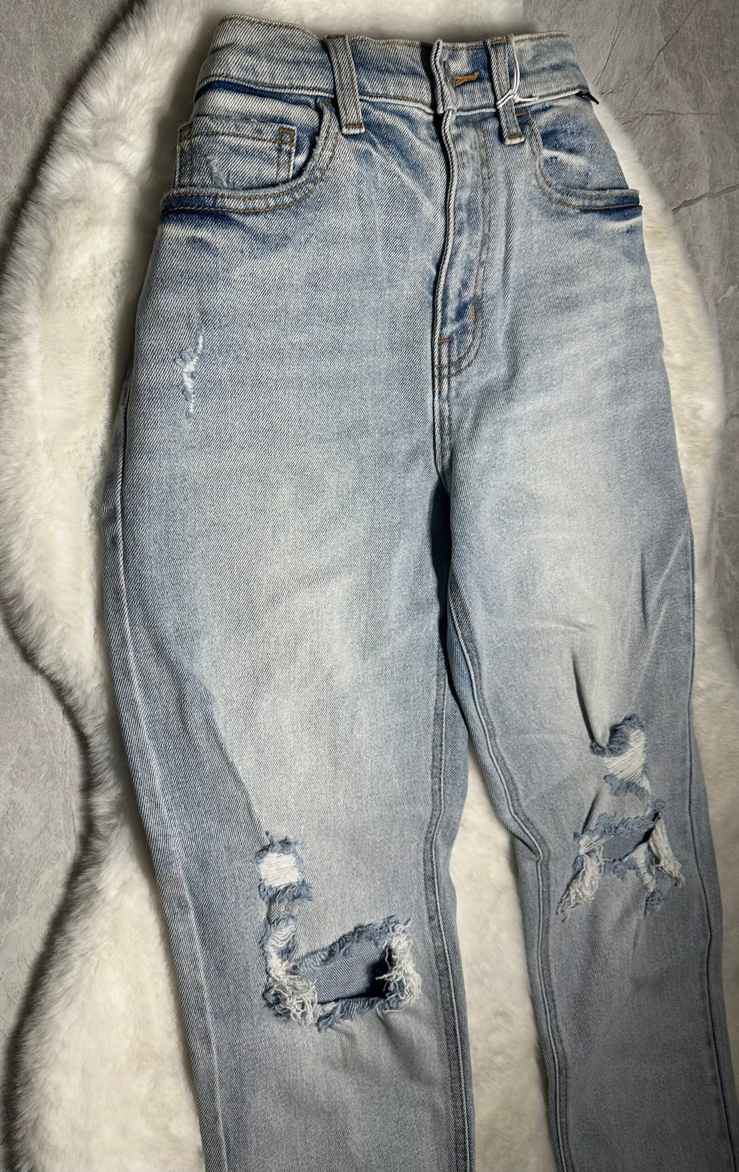 Jeans Rasgados de Corte Recto image 1