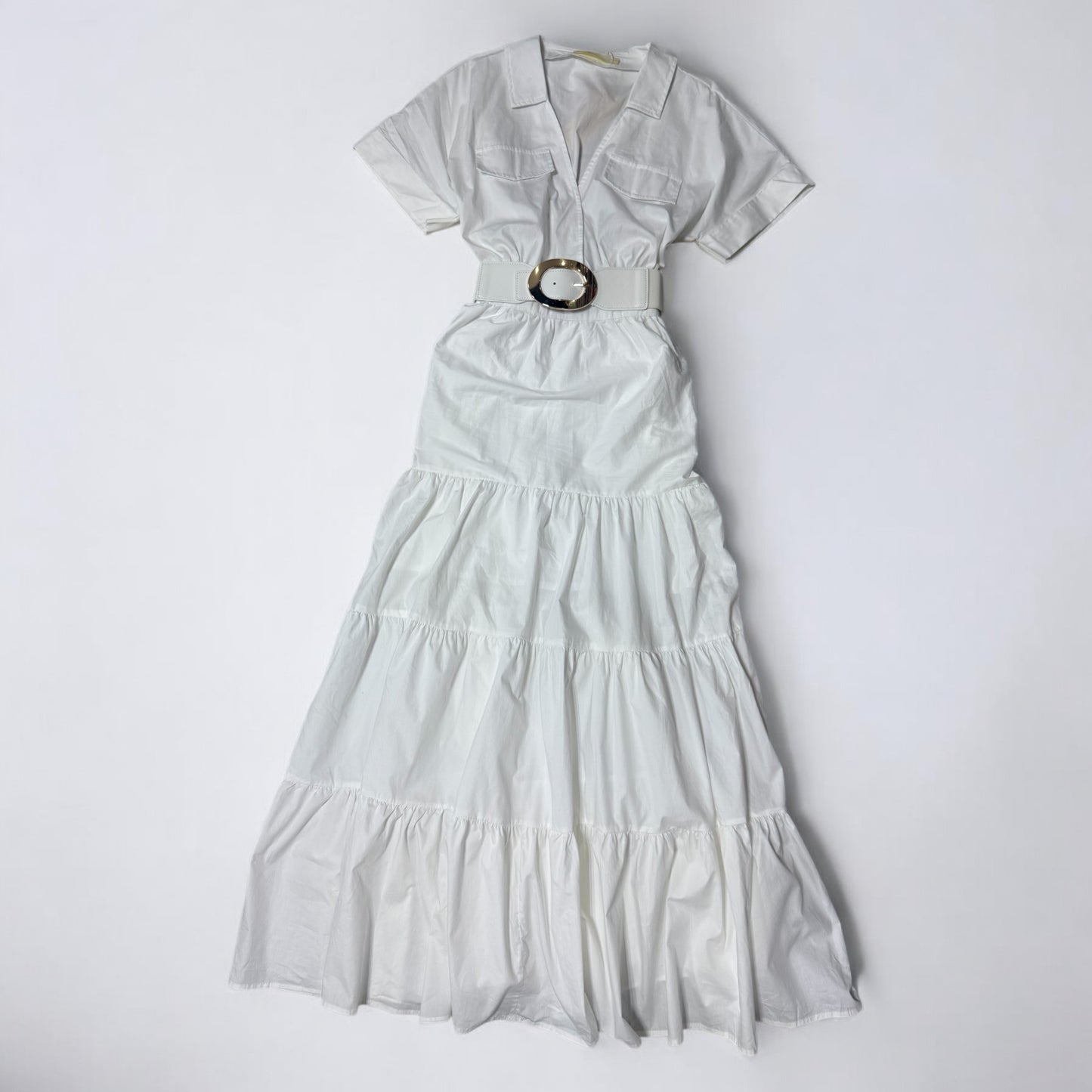 Vestido Blanco con Cuello y Cinturón Elegante