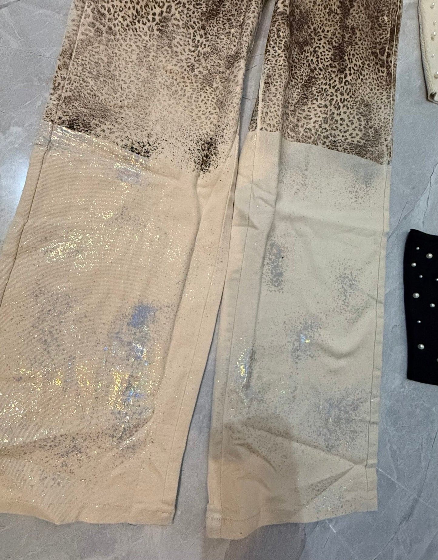 Pantalón Mahon Estampado Animal con Detalles Metálicos image 2