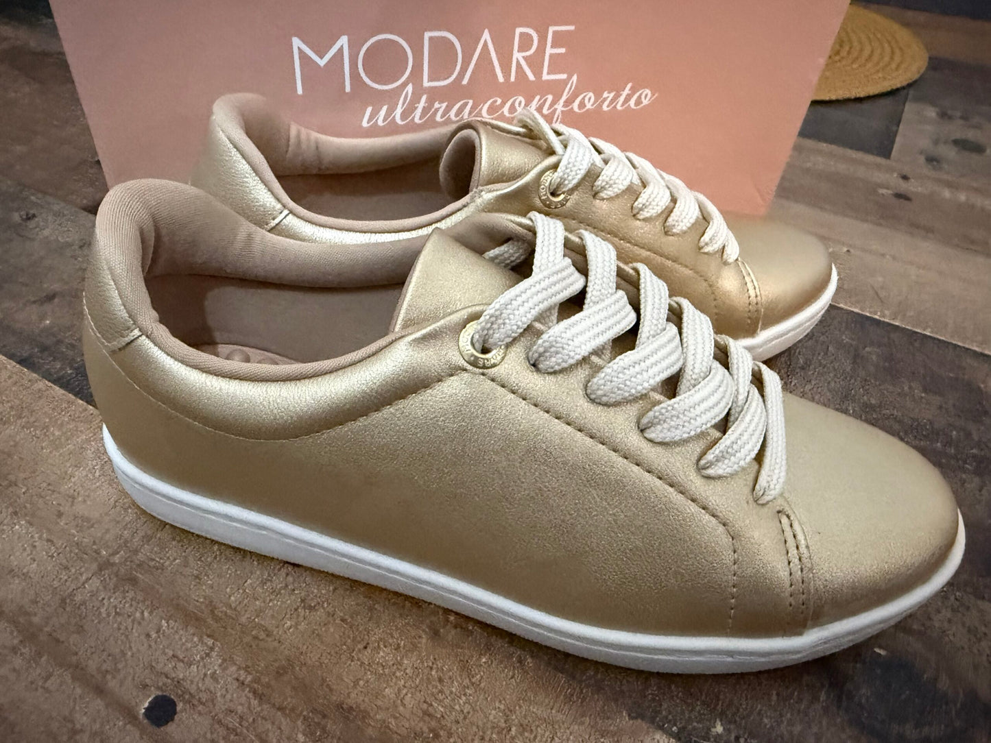 Calzado Oro Modare Ultraconforto: Comodidad y Estilo image 2