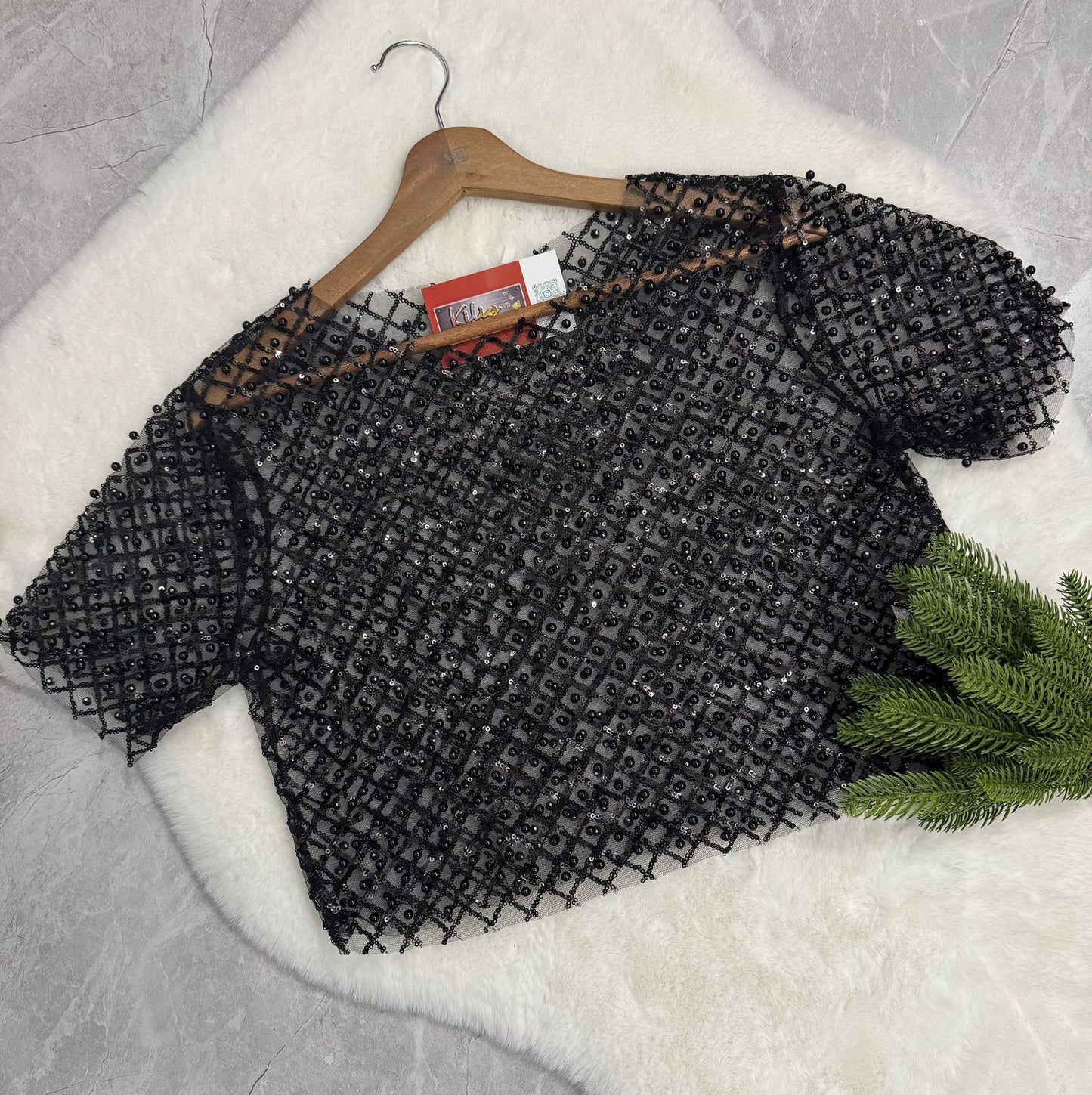 Top de Malla con Detalles de Brillo y Perlas image 0