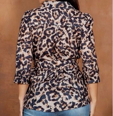 Blusa Animal Print con Cinturón image 3