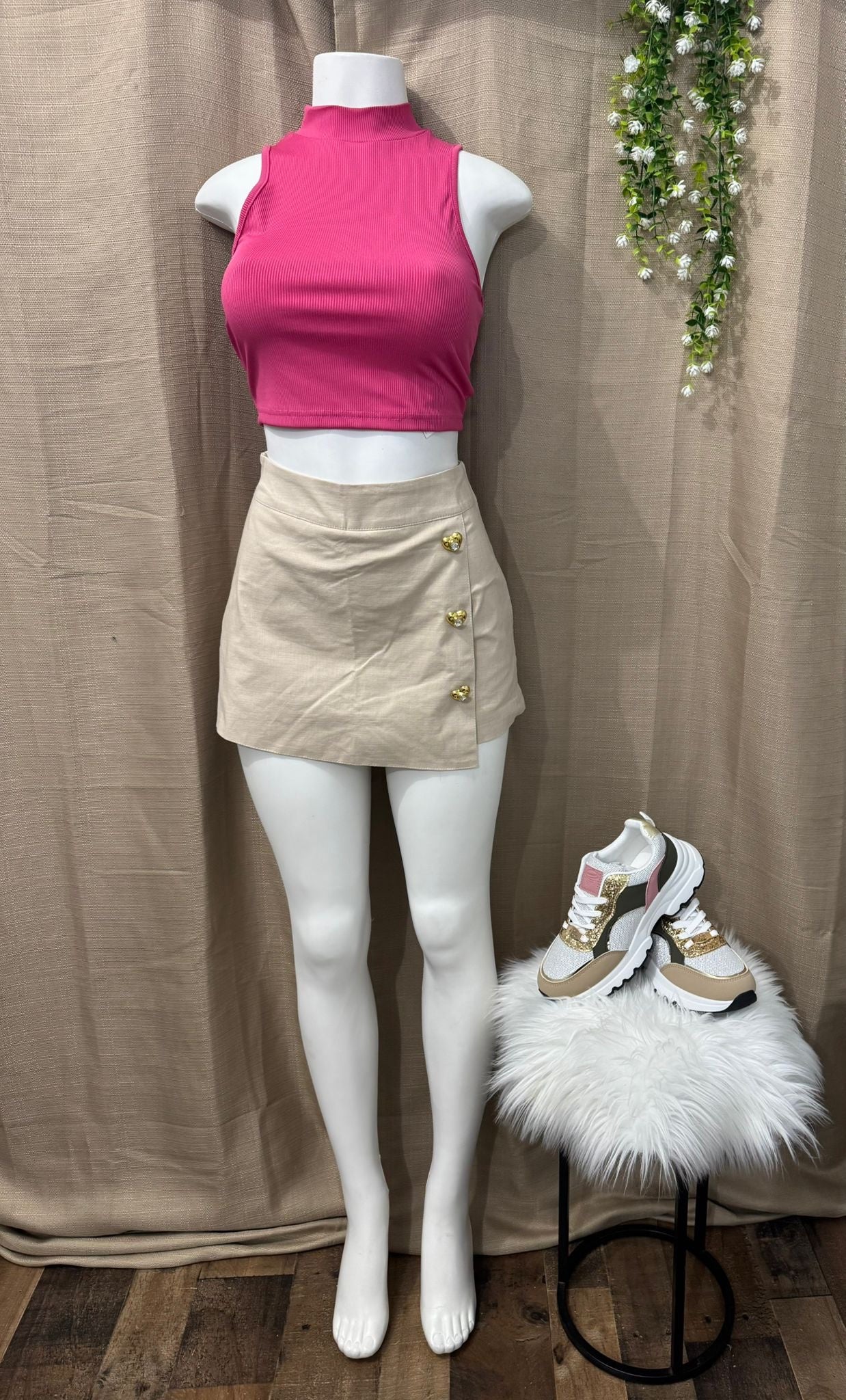 Falda-Pantalón con Detalles de Botones en Forma de Corazón – Estilo Elegante y Casual image 5