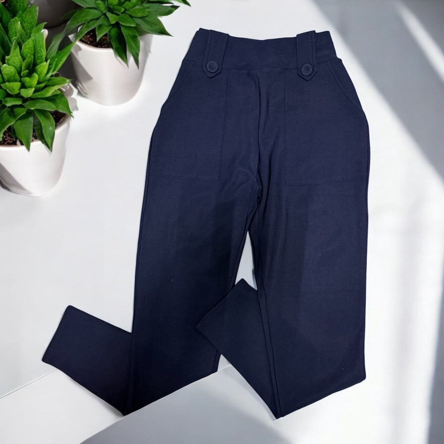 Pantalón Stretch con Detalles de Botón