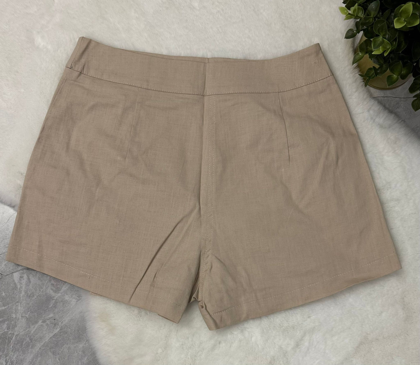 Falda-Pantalón con Detalles de Botones en Forma de Corazón – Estilo Elegante y Casual image 4