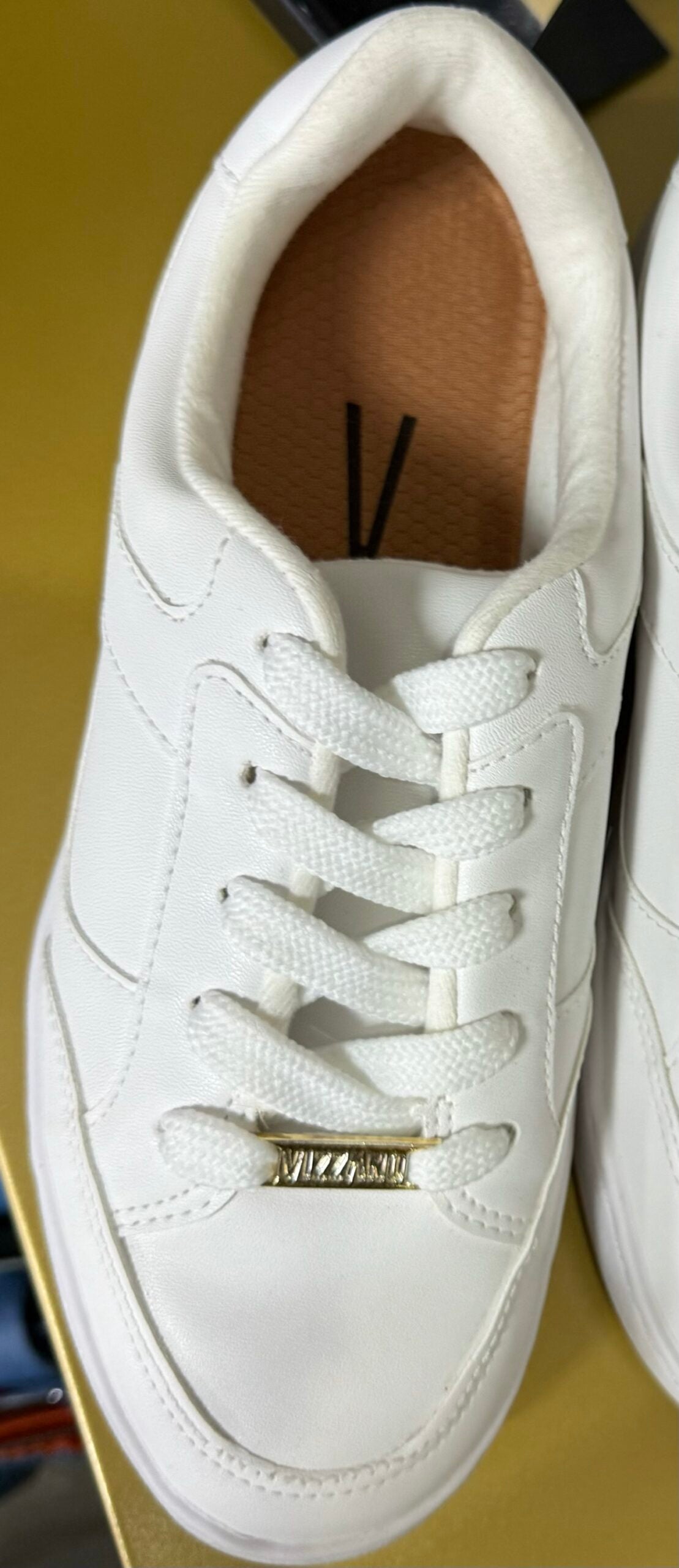 Tenis Blancos Vizzano: Comodidad y Estilo Casual image 3