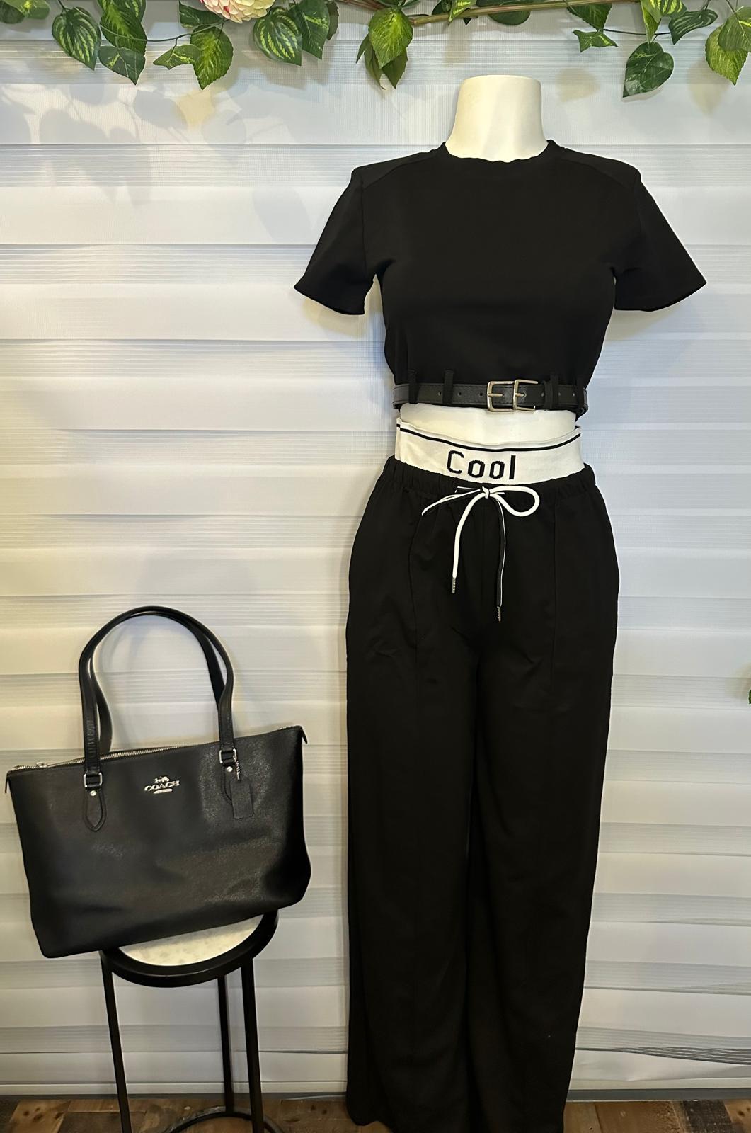 Conjunto Casual Negro con Detalles Modernos image 2