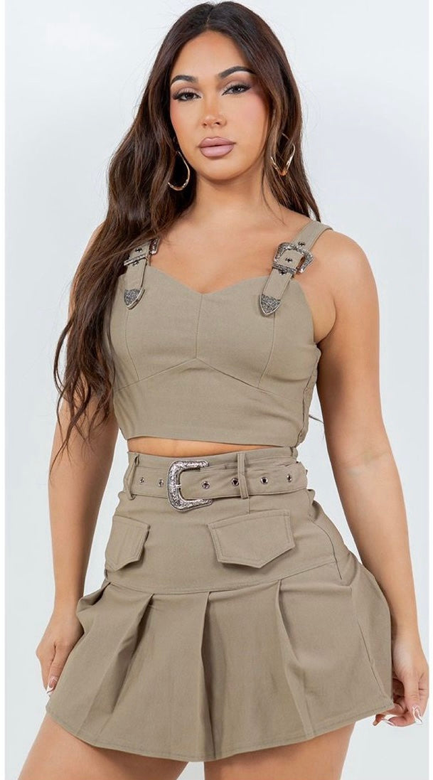 Conjunto verde oliva con detalles metálicos image 0