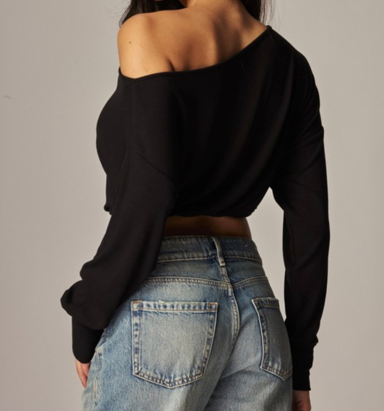 Blusa Off-Shoulder con Estilo Casual y Ajuste Relajado Negro image 2