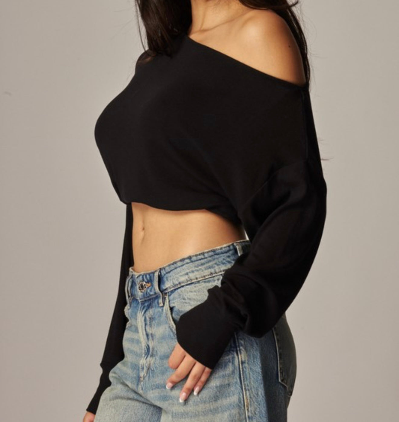 Blusa Off-Shoulder con Estilo Casual y Ajuste Relajado Negro image 1