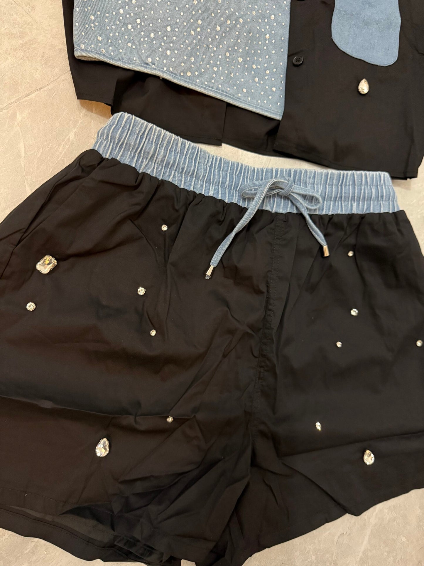 Conjunto Casual Plus Size con Detalles en Denim y Brillos image 3