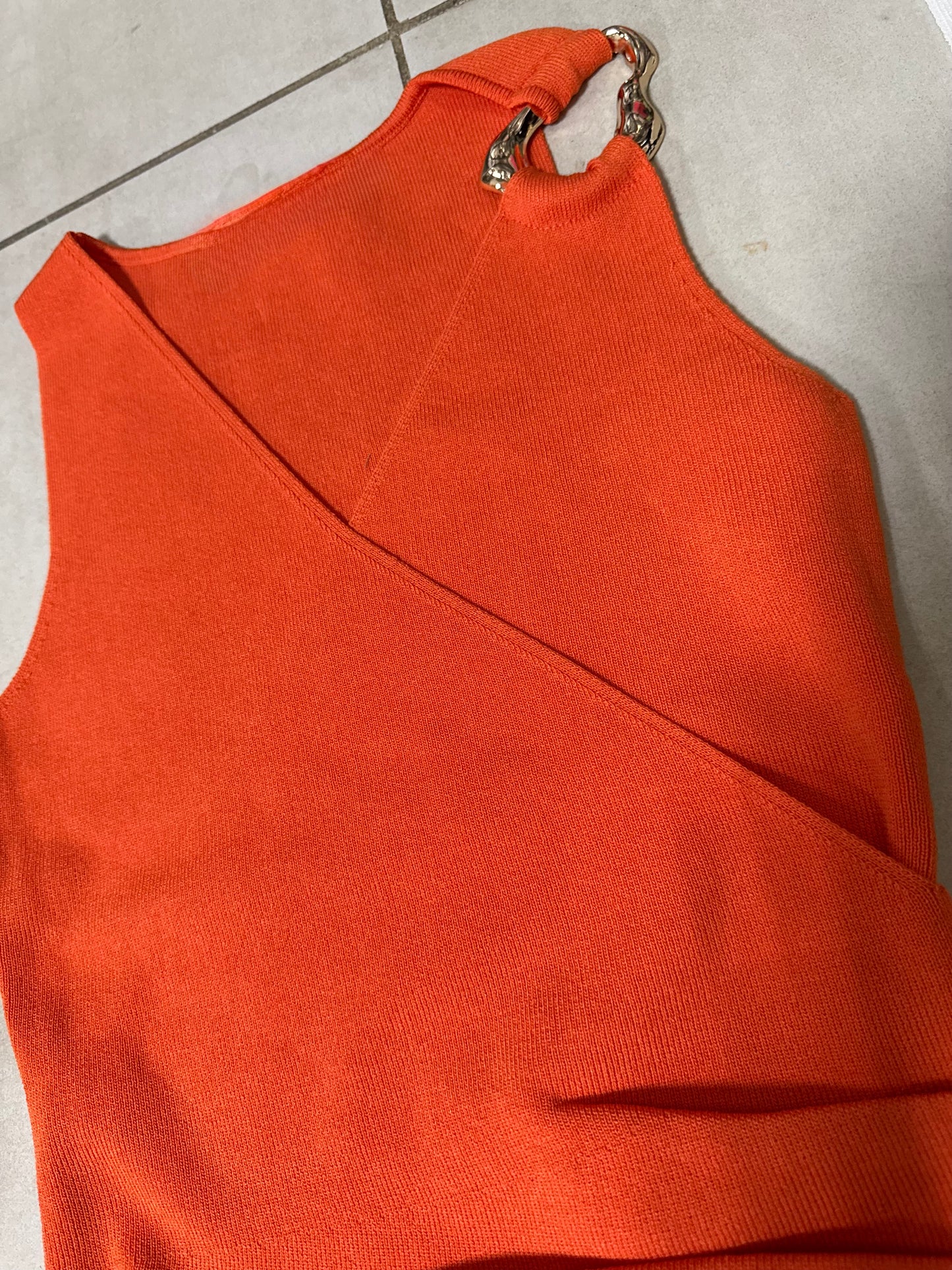 Top Cruzado Naranja Coral con Detalle Oro