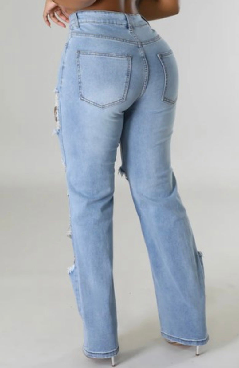 Mahón con Aberturas y Detalles Brillantes – Glamour y Estilo en Cada Paso image 3