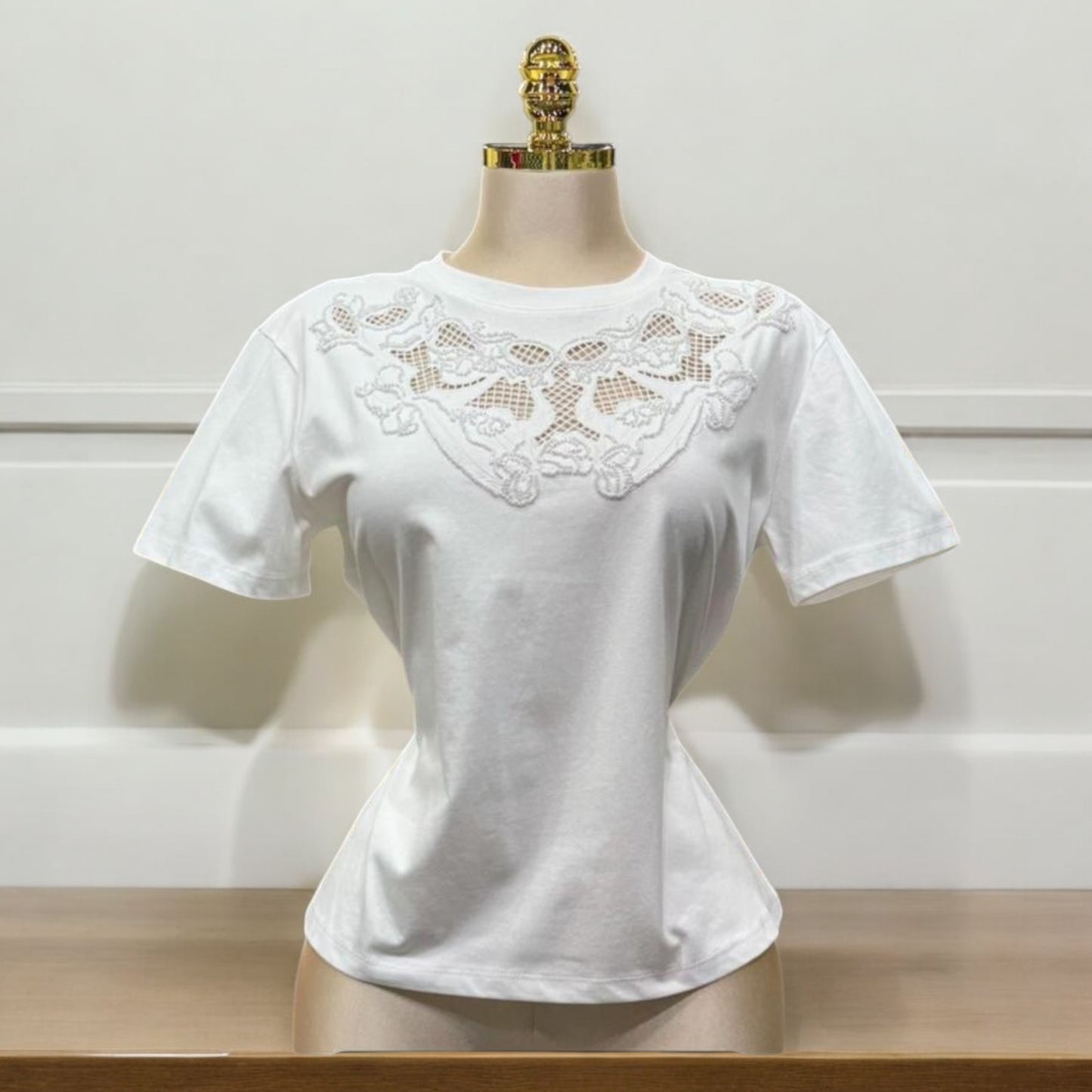 Blusa Blanca con Encaje Bordado