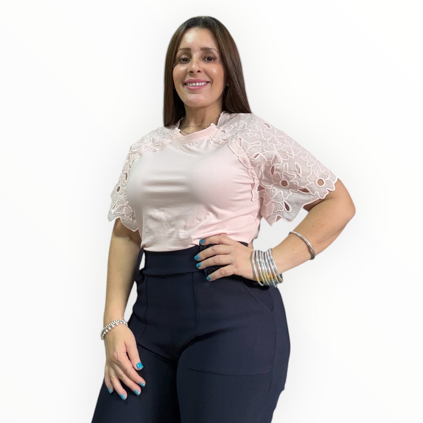 Blusa Rosa con Mangas Bordadas