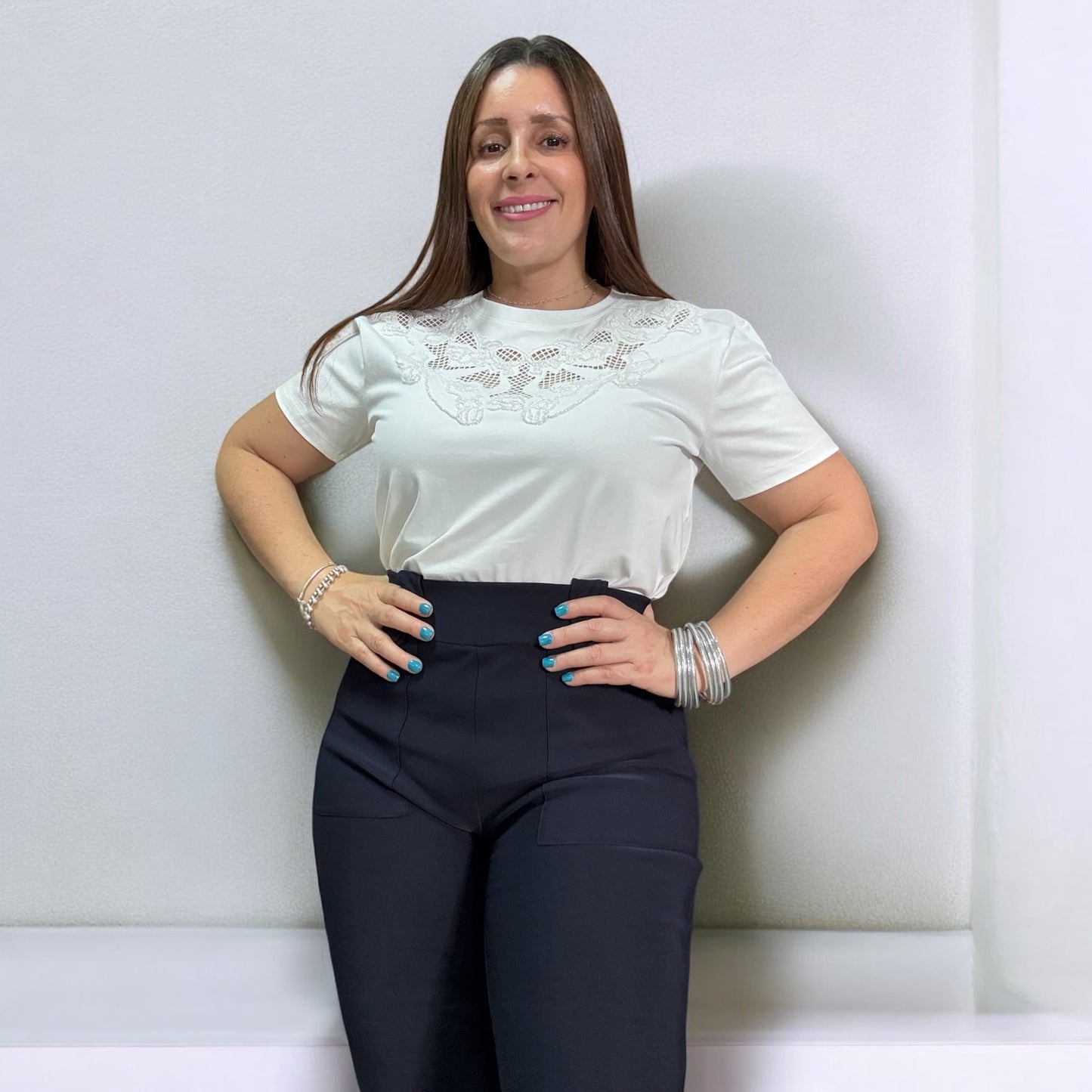 Blusa Blanca con Encaje Bordado