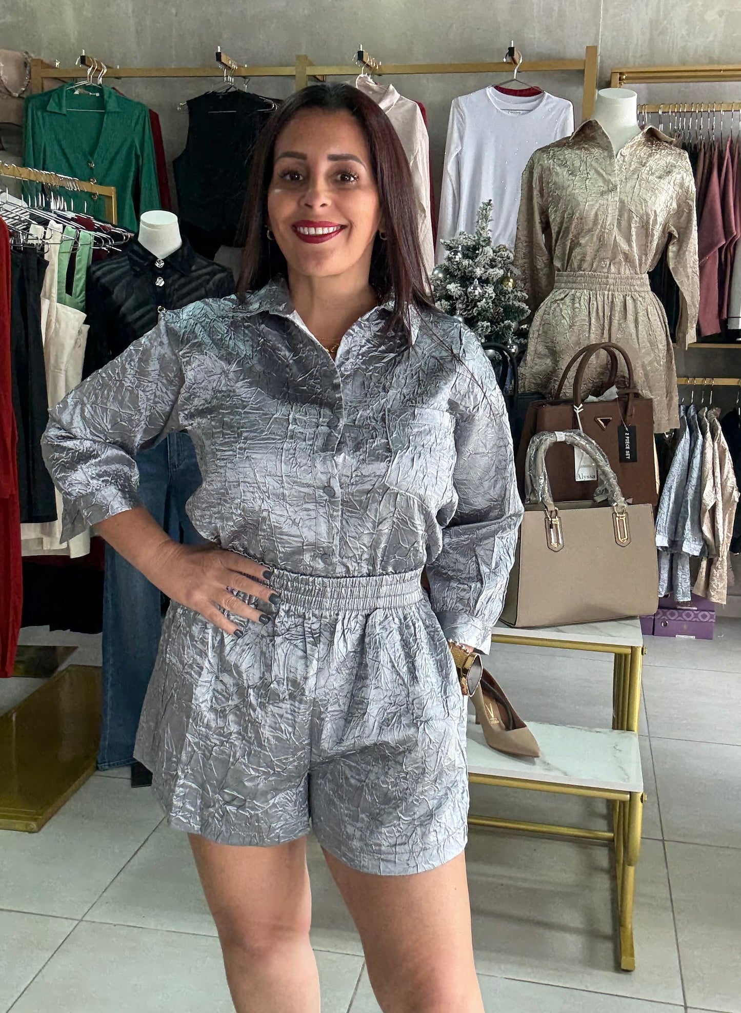 Conjunto Metálico de Dos Piezas – Estilo y Elegancia en Cada Paso