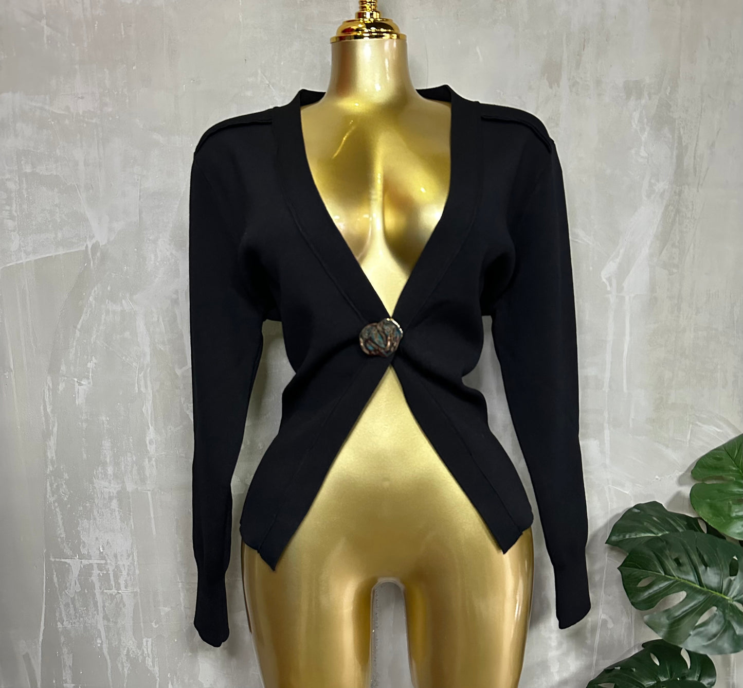 Cardigan Elegante Cruzado Negro con Botón Oro