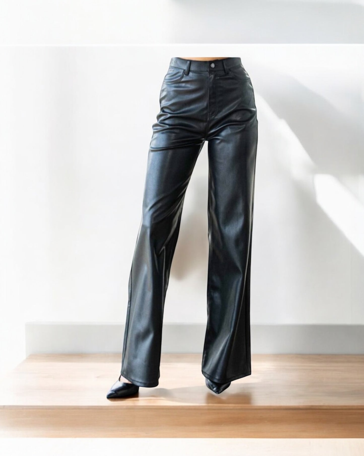 Pantalón Negro de Pierna Ancha Tipo Piel – Marca Vibrant