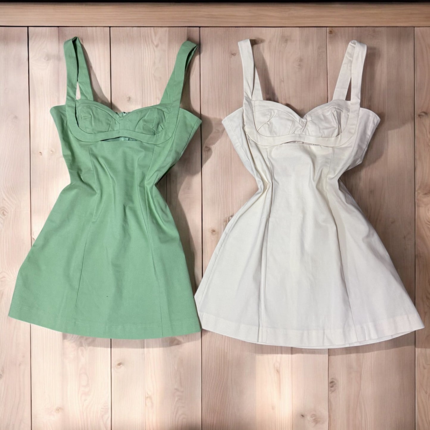 Vestido tipo corset con tirantes