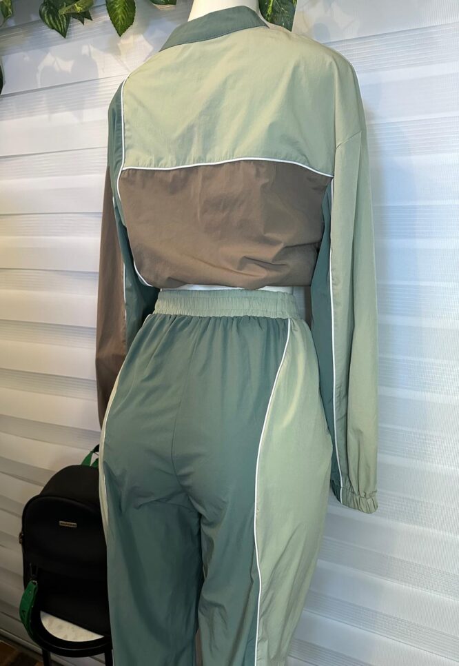 Conjunto Deportivo en Tonos Tierra