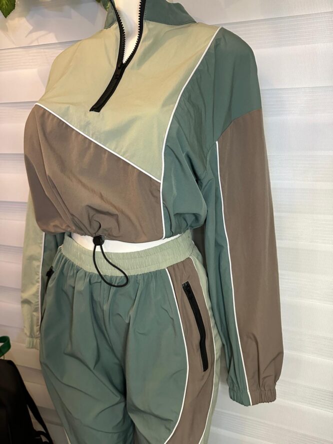 Conjunto Deportivo en Tonos Tierra