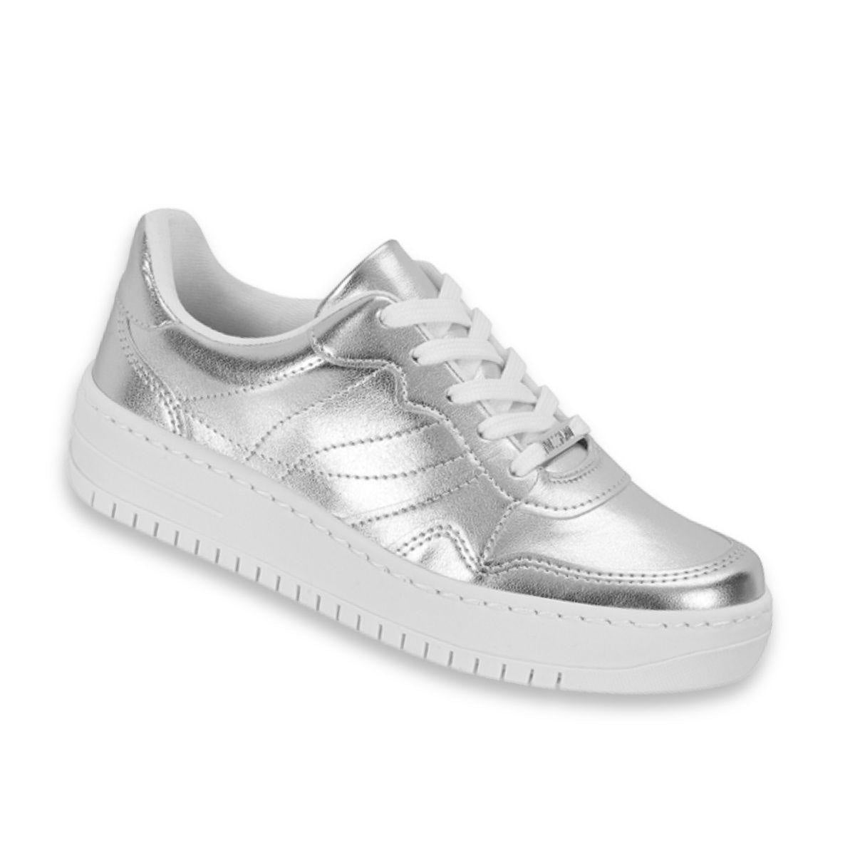 Tenis Vizzano Plata: Estilo y Comodidad en Cada Paso image 0