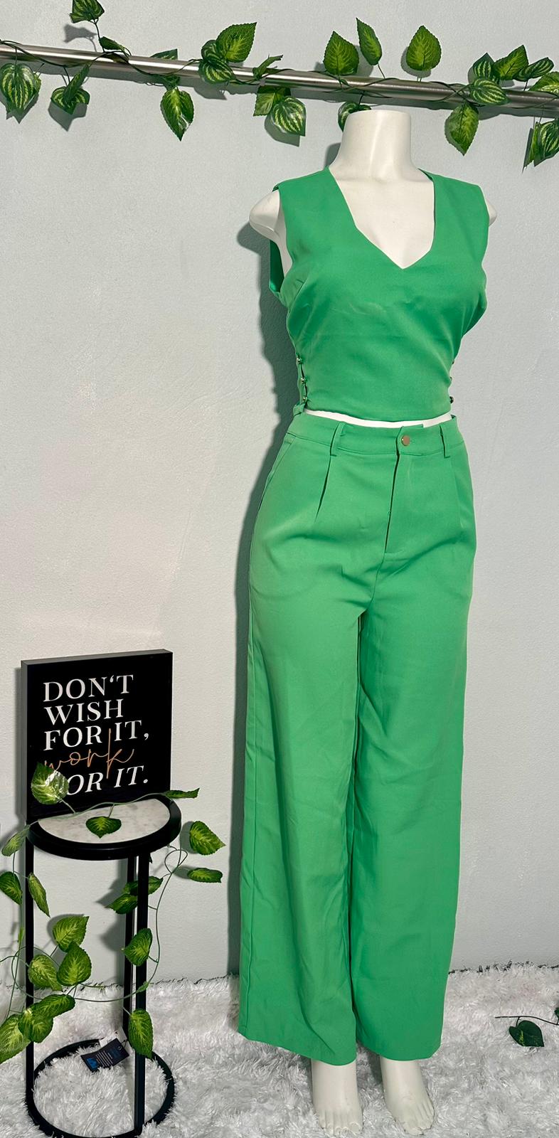 Conjunto Elegante Verde de Dos Piezas image 0
