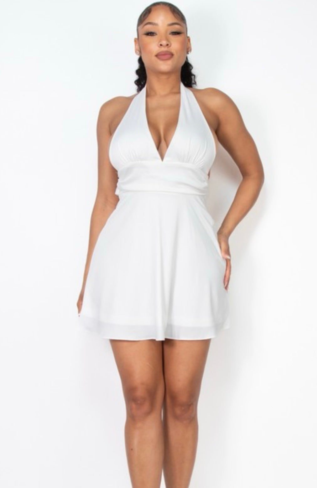 Vestido Corto con Escote Halter y Lazo Ajustable - Large image