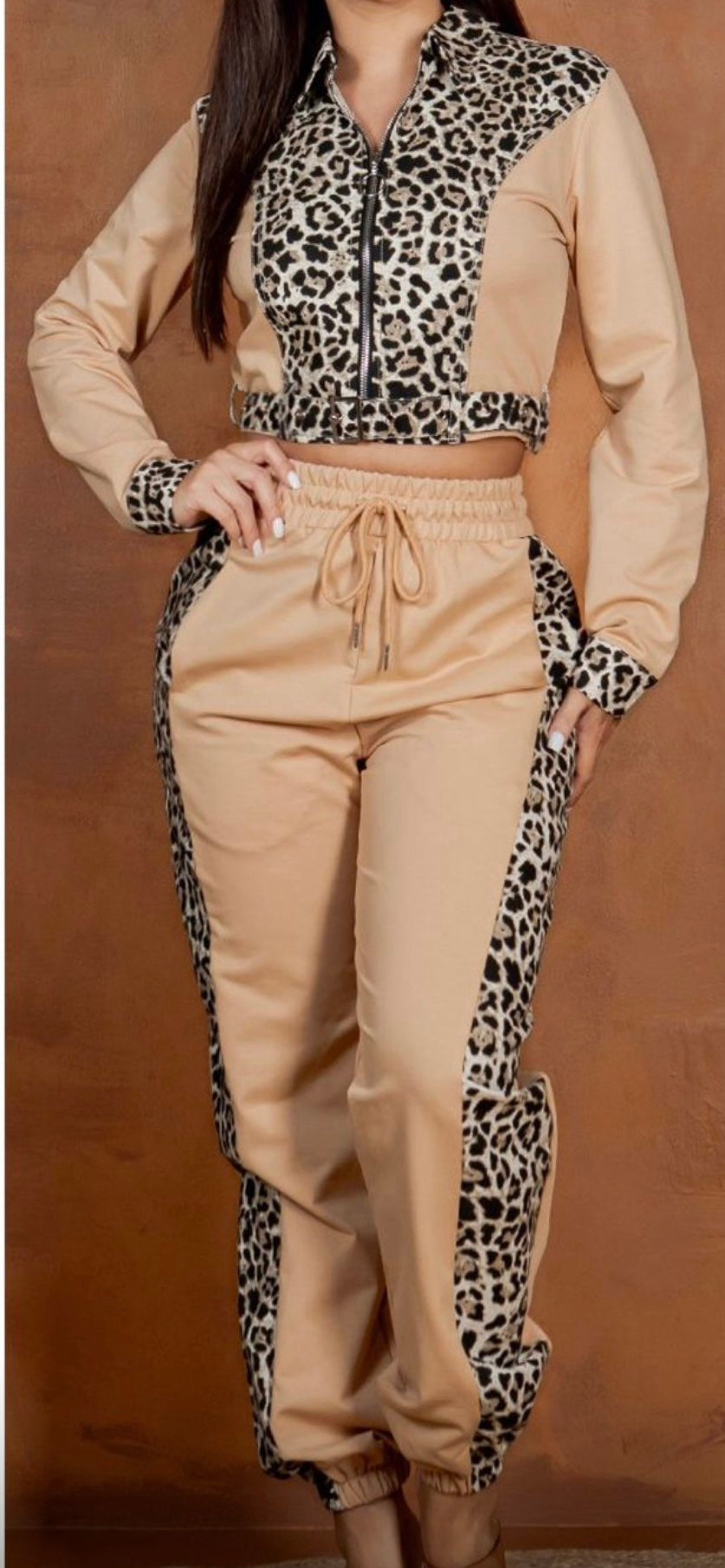 Conjunto Animal Print con Toque de Elegancia image 3