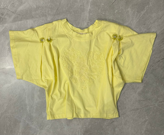 Blusa Amarilla con Bordado de Corazón y Detalles Florales - Small image