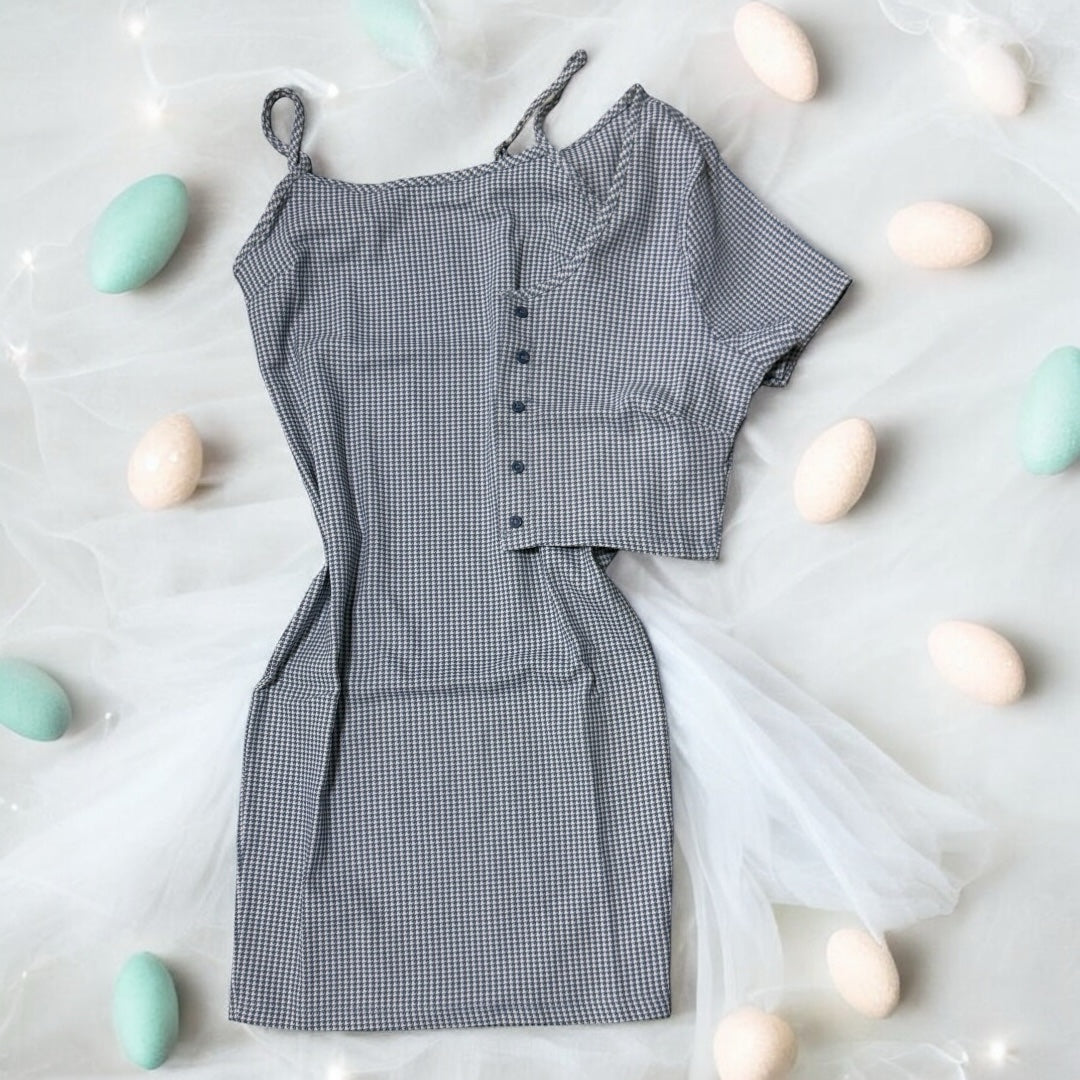 Vestido Elegancia Clásica de Corte Asimétrico image 2