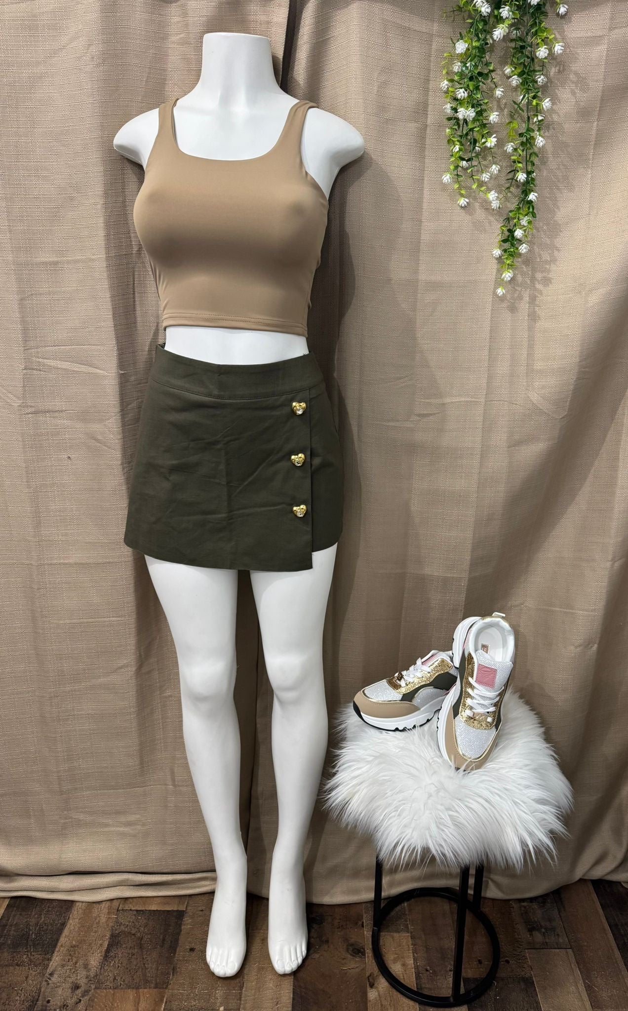 Falda-Pantalón con Detalles de Botones en Forma de Corazón – Estilo Elegante y Casual image 6