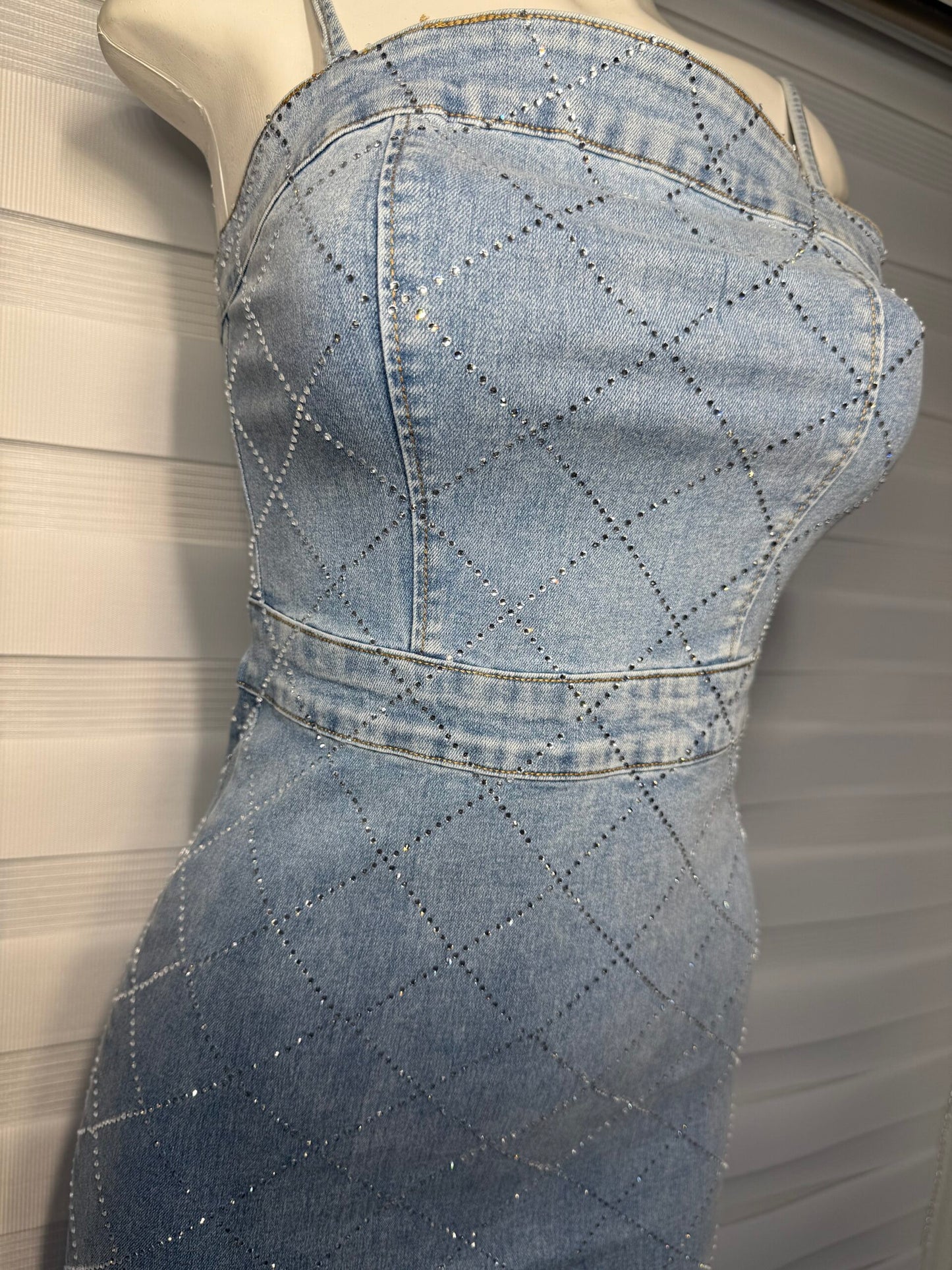 Vestido de Mahón con Pedrería - Elegancia y Brillo image 6