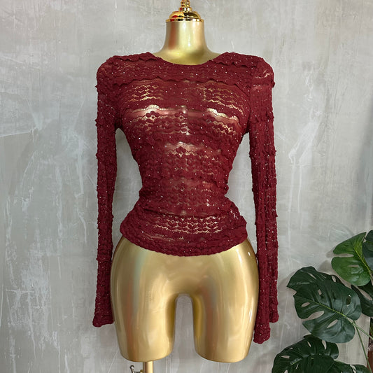 Blusa Burgundy de Encaje Transparente con Detalles Rhinestone
