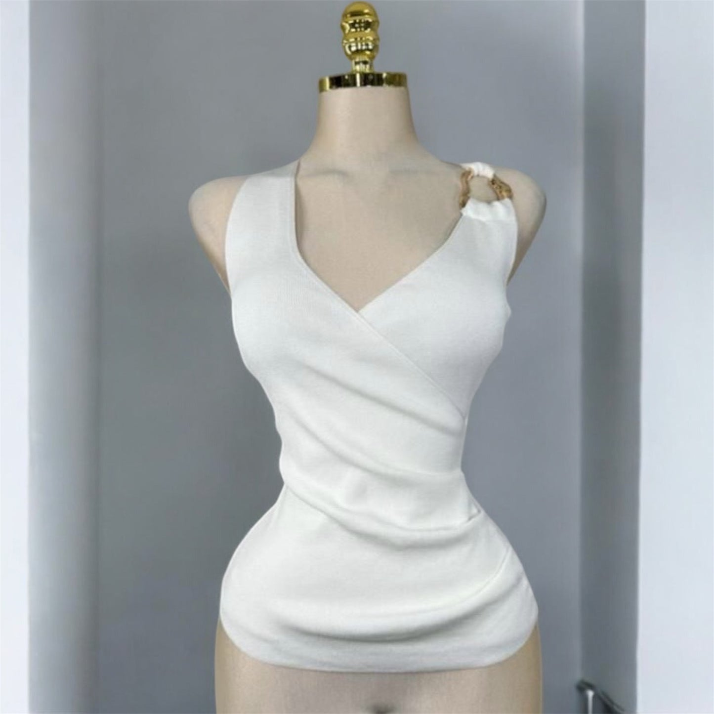 Top Cruzado Blanco con Detalle Oro