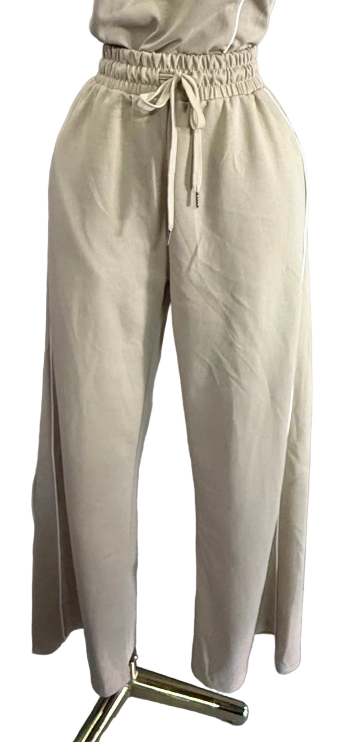 Conjunto Casual Elegante Con Detalles Metálicos